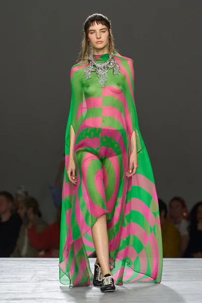Look 60